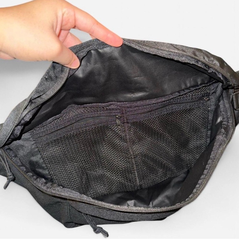 NIKE Tech fanny pack/Crossbody bag - Picture 2 of 8